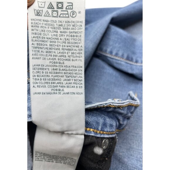 2 Denizen by Levis Modern Crop Womens Jeans light Blue Denim Cuffed Hem Stretchy - Picture 9 of 9